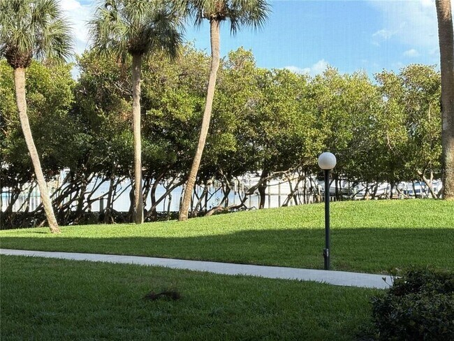 Building Photo - 1328 Pasadena Ave S