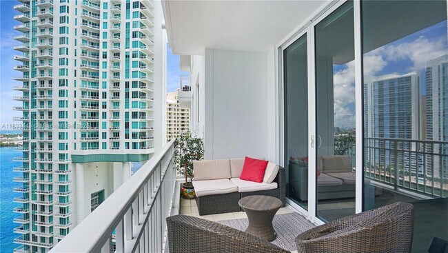 Building Photo - 801 Brickell Key Blvd