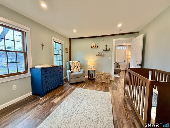 Building Photo - 4 Main St S