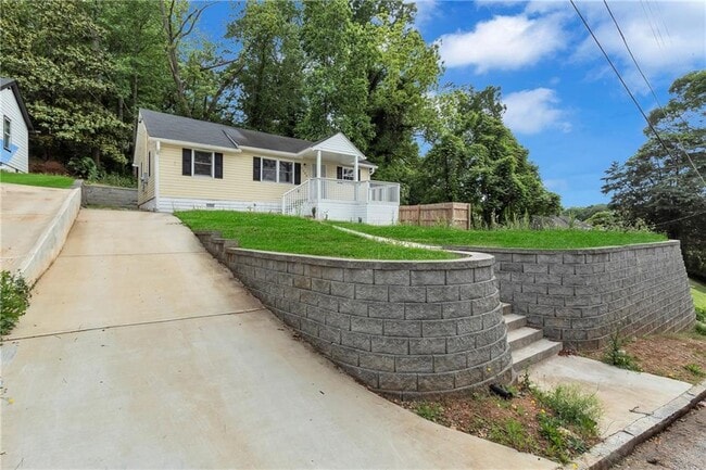 Building Photo - 2084 Bethel Dr NW
