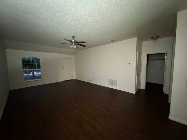 Building Photo - 4707 Waterproof Dr