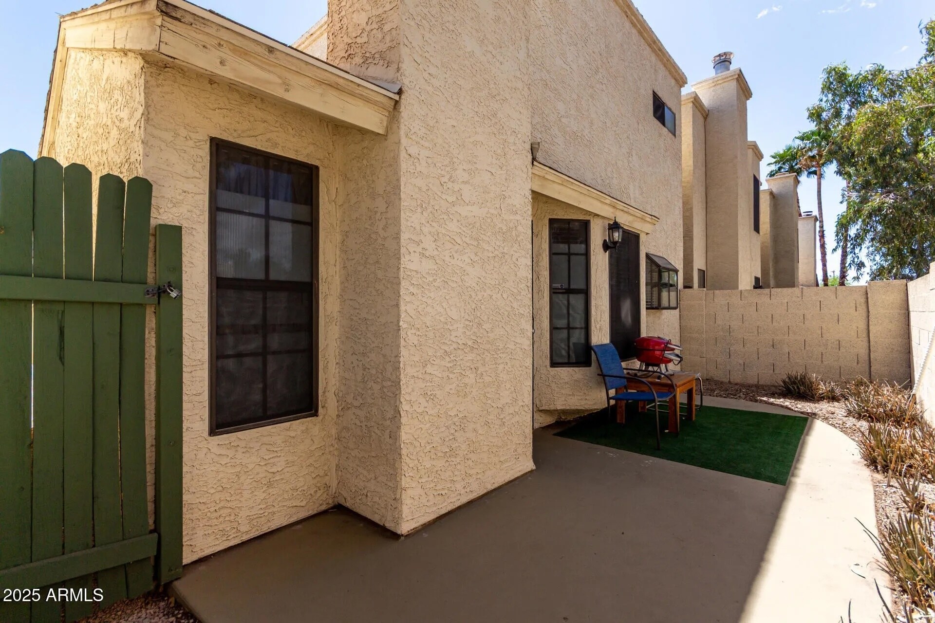 Building Photo - 820 W University Dr