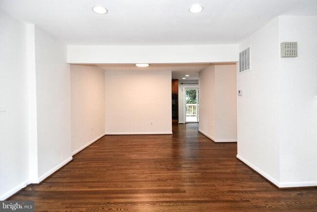 Building Photo - 5175 King Charles Way
