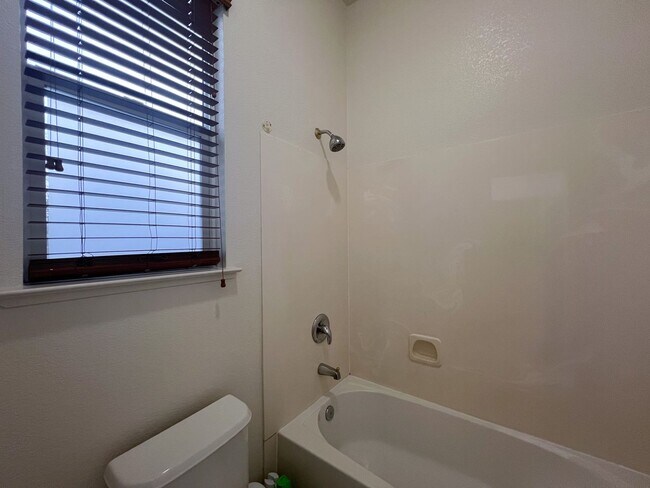 Building Photo - Spacious Single Story Three Bedroom Home