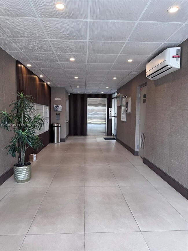 Building Photo - 1400 SW 27th Ave