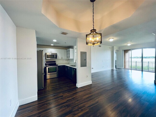 Building Photo - 6560 NW 114th Ave