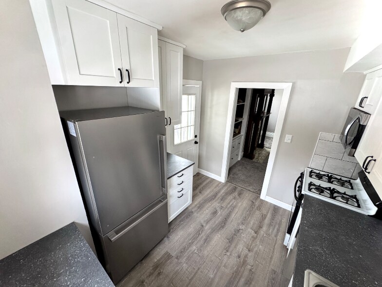 Building Photo - 214 S Birmingham Ave