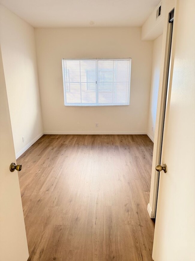 Building Photo - 3 Bed / 3 Bath Townhome in Scripps Ranch