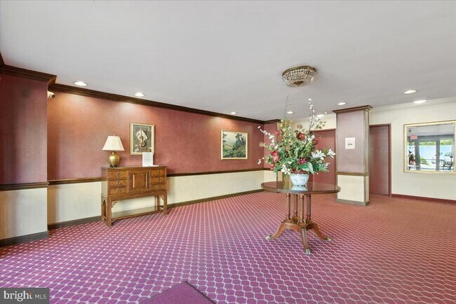 Building Photo - 1300 S Arlington Ridge Rd