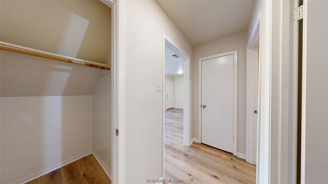 Building Photo - 2807 Longmire Dr