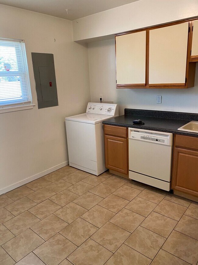 Building Photo - Oceana Duplex