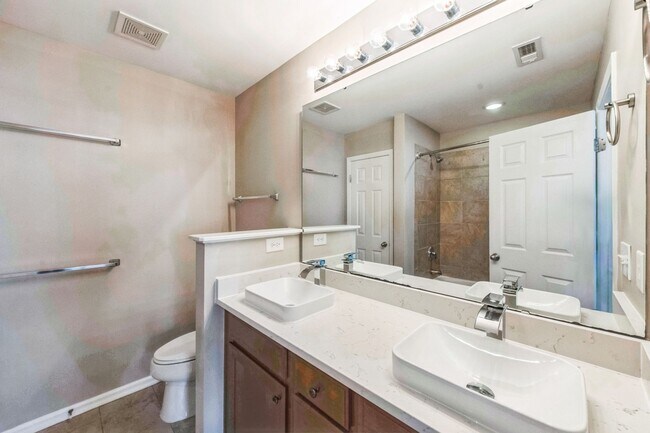 Building Photo - Spacious 3BR Townhome in Apex