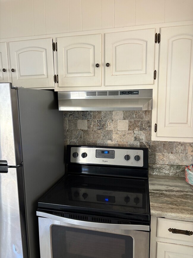 Building Photo - 518 S 14th St