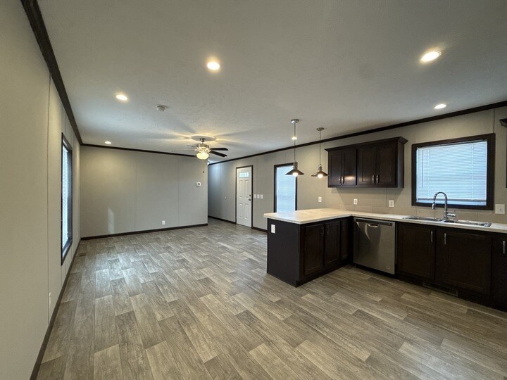 Building Photo - 10610 State Rte 762