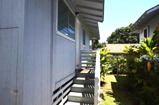 Building Photo - Cottage (Duplex) 2 bed in Upper Liliha