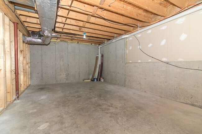 Building Photo - 214 Eagle Way