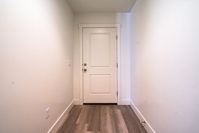 Building Photo - Modern 4-Bed Stand-Alone Home with Fenced Patio