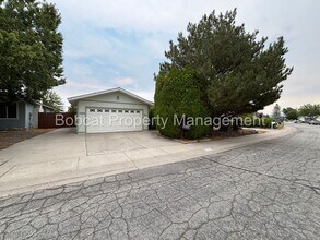 Building Photo - ATTENTION GARDENERS! Charming Indian Hills...