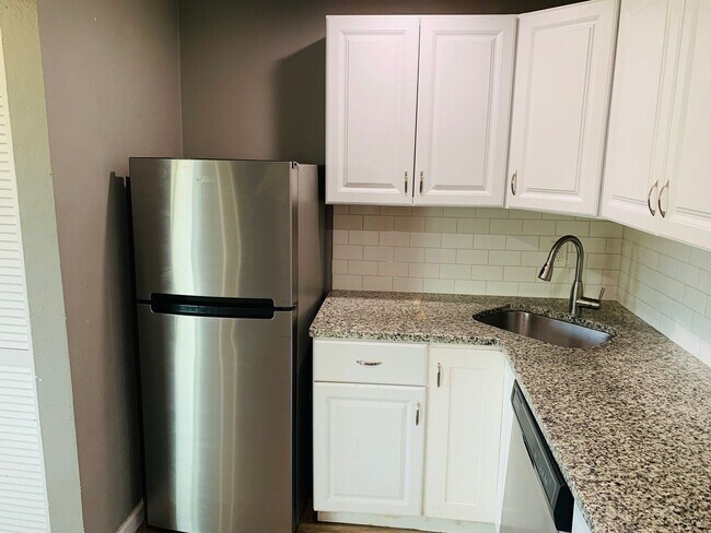 Building Photo - Updated 2 Bedroom 1.5 Bath in Westminster