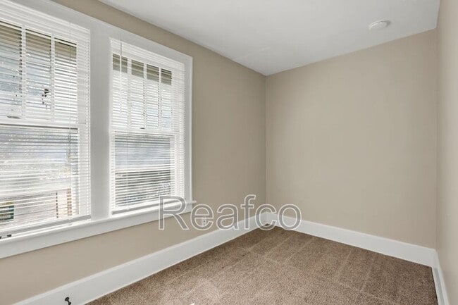 Building Photo - 463 Reinhard Ave