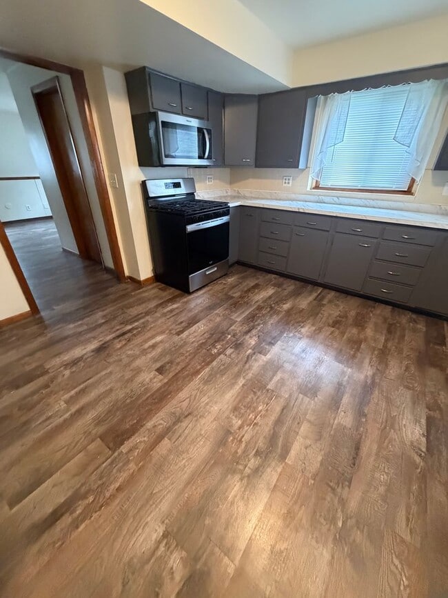 Building Photo - Creek