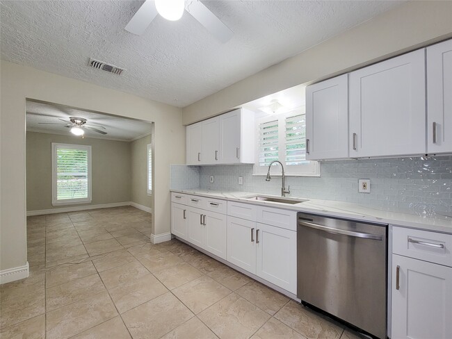 Building Photo - 25723 Glen Loch Dr