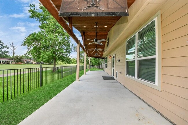 Building Photo - 2011 Halyard Dr