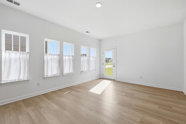 Building Photo - 208 Ryker Rd E