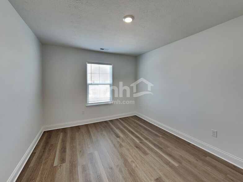 Building Photo - 9151 Henley Ave