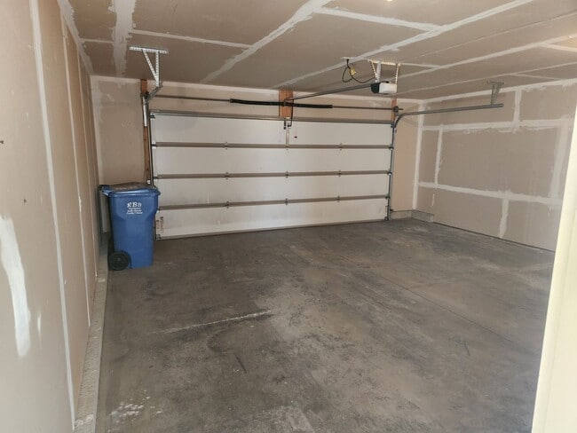 Building Photo - Two bedroom Town Home with attached double garage