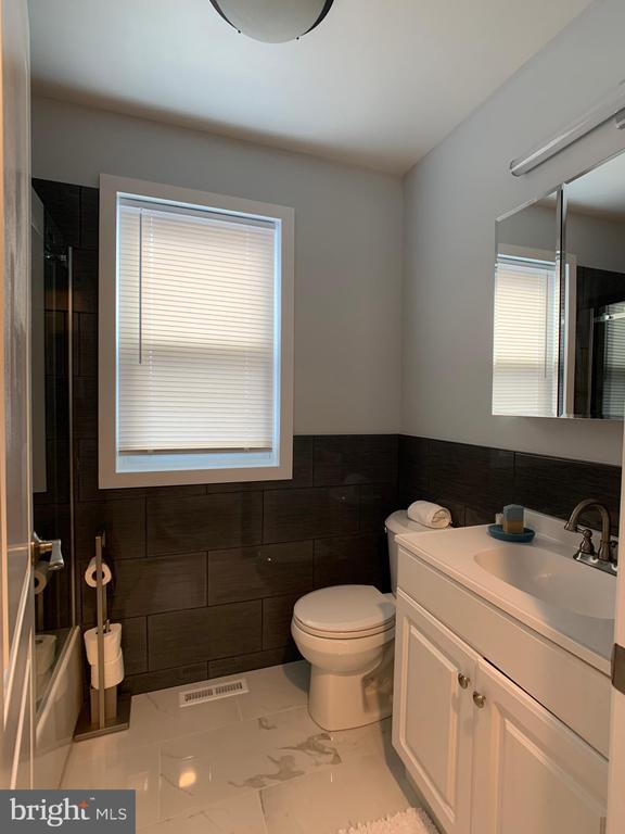 Building Photo - 513 S Regester St