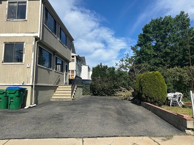 Building Photo - 374 Riverside Ave