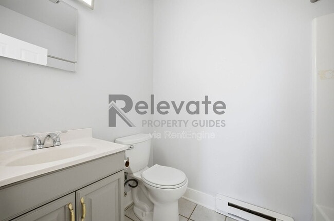 Building Photo - 2206 Parkwood Ave