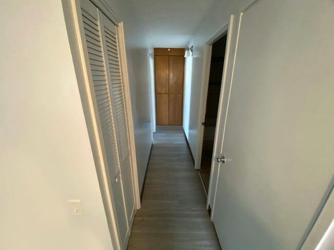 Building Photo - 909 Ala Lilikoi St