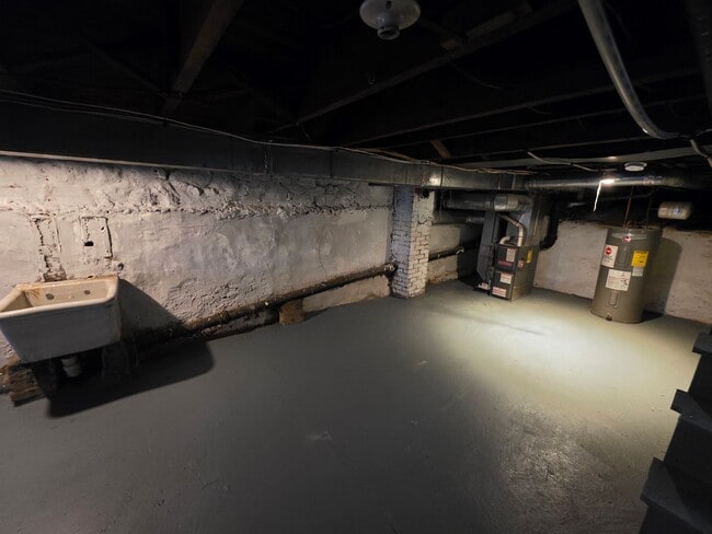 Building Photo - 1615 Lancaster Ave