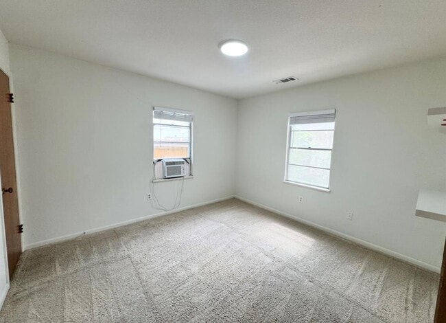Building Photo - 406 Swanee Dr