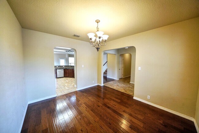 Building Photo - Gorgeous 5-Bedroom, 3.5-Bathroom Home Near...