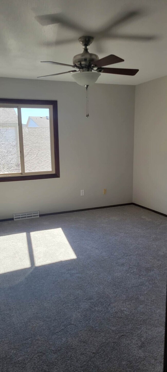 Building Photo - 2512 Plum Leaf Ln
