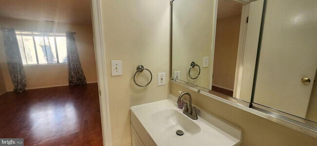 Building Photo - 124 Wood Mill Dr