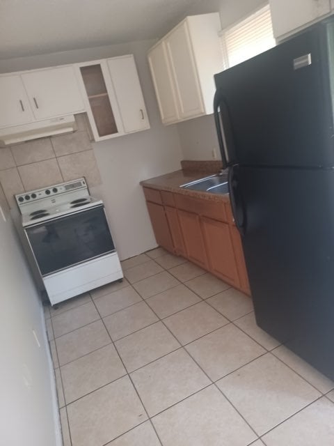 Building Photo - 2727 Deeb Dr