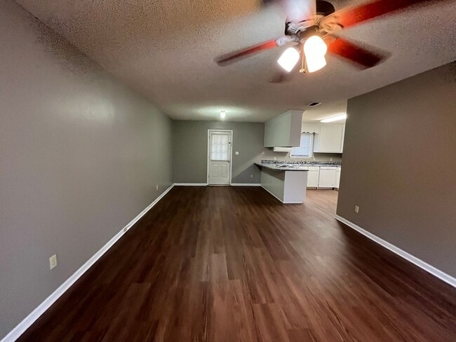 Building Photo - 6107 Vinnie Dr