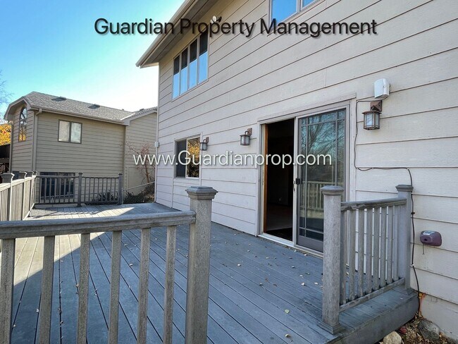 Building Photo - Eden Prairie Single Family Home, 2 Car Garage, Large Fenced Back Yard, September/October Move in