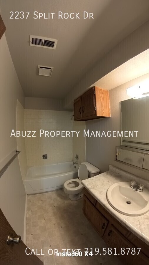Building Photo - 2237 Split Rock Dr