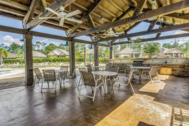 Building Photo - 4 Bedroom 2 Bath Home for Rent w/ Communit...