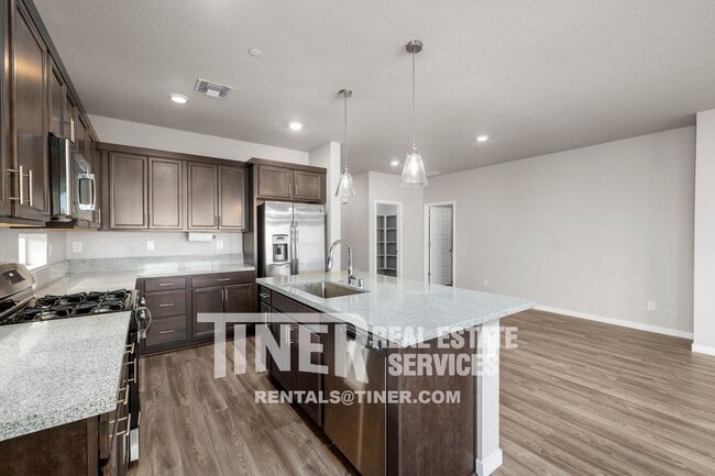 Building Photo - 4224 Roanne Wy