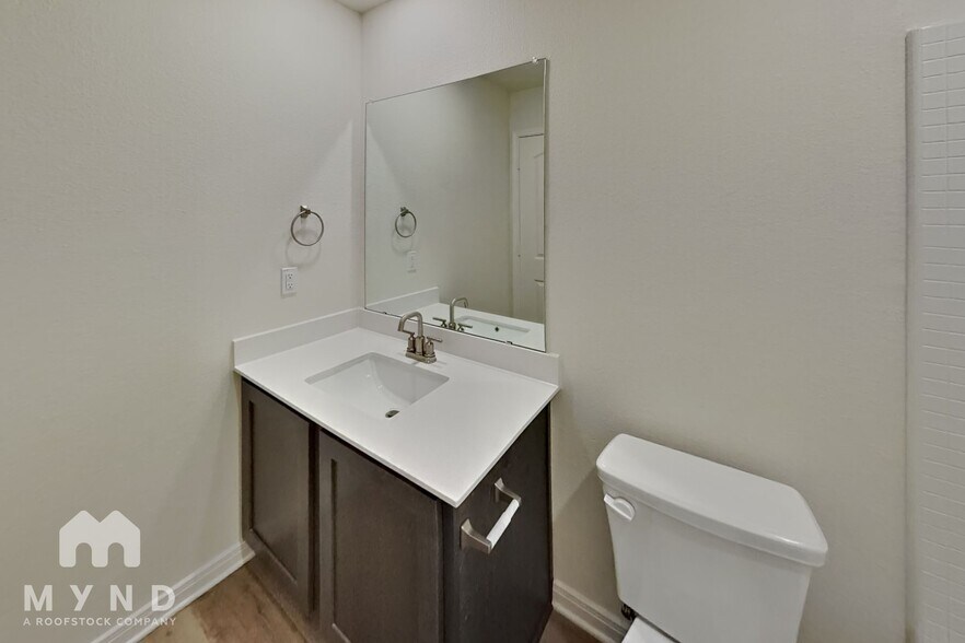 Building Photo - 526 A D Crain St