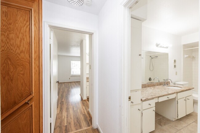 Building Photo - 7547 Brompton St