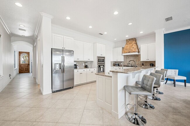 Building Photo - 815 Golden Bear Dr