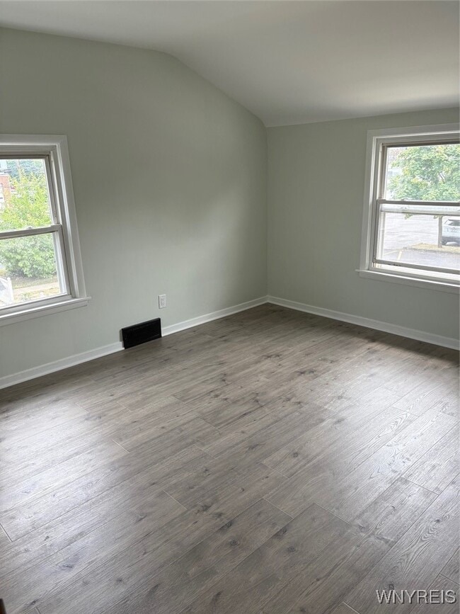 Building Photo - 482 Ridge St