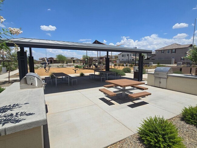 Building Photo - Newly built 3bed 2 bath townhome in mesa